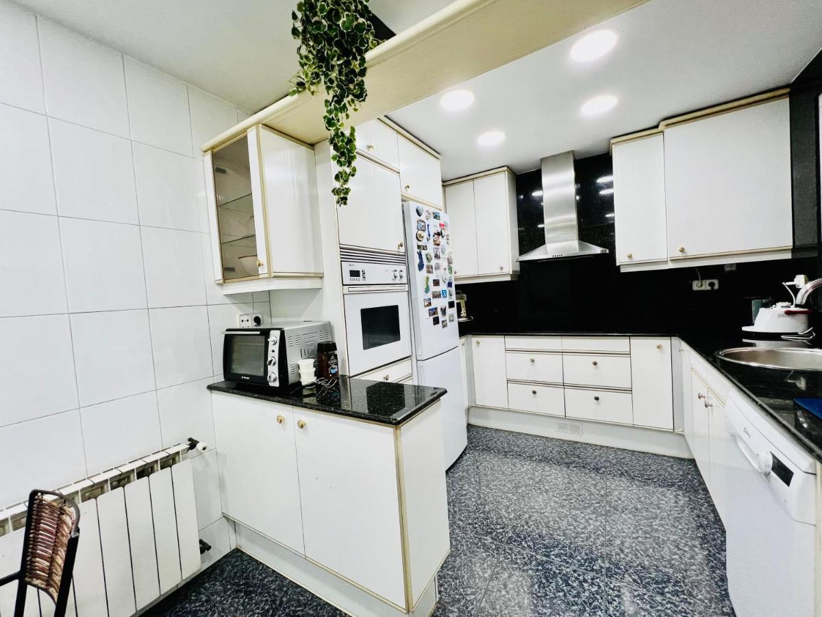 Your Second Home In Barcelona With Private Room And Private Bathroom Close To Montjuic, Pl Espana, La Rambla, Ferry Port Zewnętrze zdjęcie